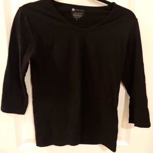Black scoop neck tee